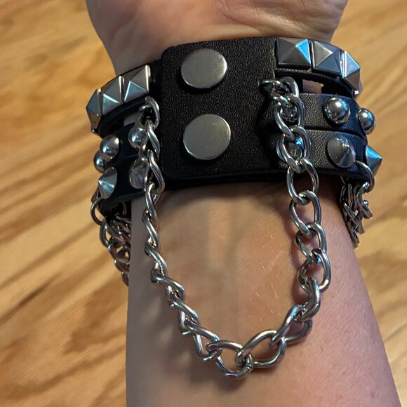 Cuff Bracelet Leather Punk Stud Chain Rivet Wrist Bangle Goth Edgy Rock Stylish - Picture 2 of 5